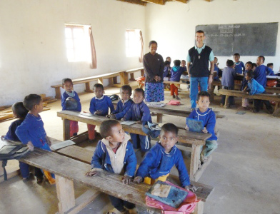 Poco escuela bi-clase Faratsiho (Madagascar)