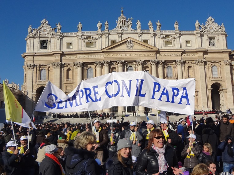 Lo slogan dell'omaggio a Benedetto XVI