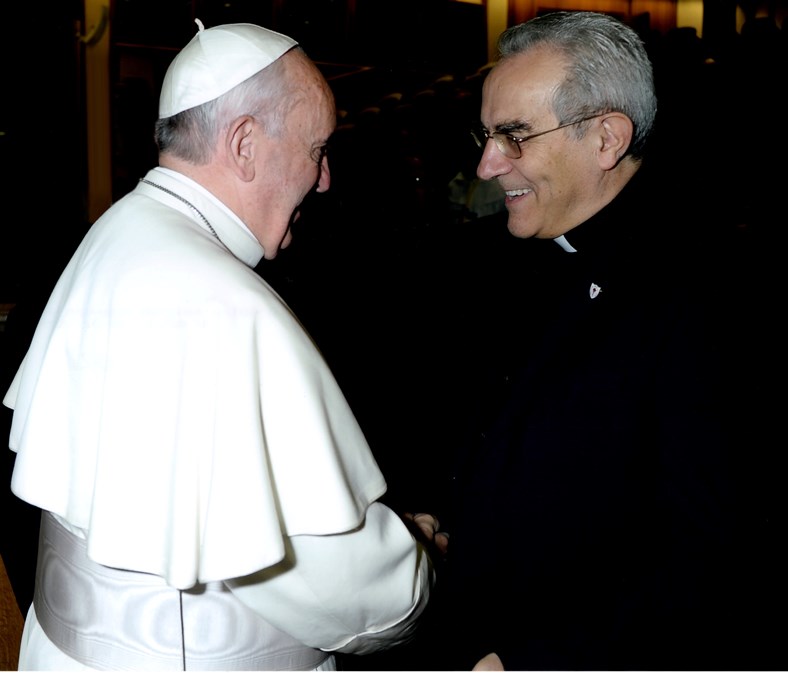 Don Flavio Peloso saluta il Papa