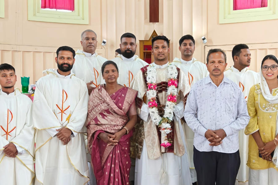 India: A Jamshedpur ordinato diacono Abhay Kujur 