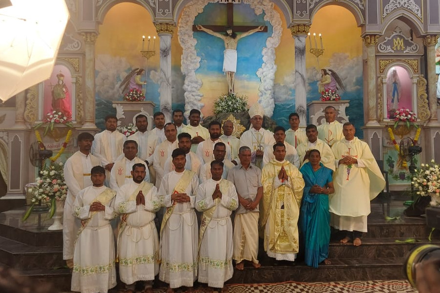 India: L'ordinazione sacerdotale di P. John Daiston