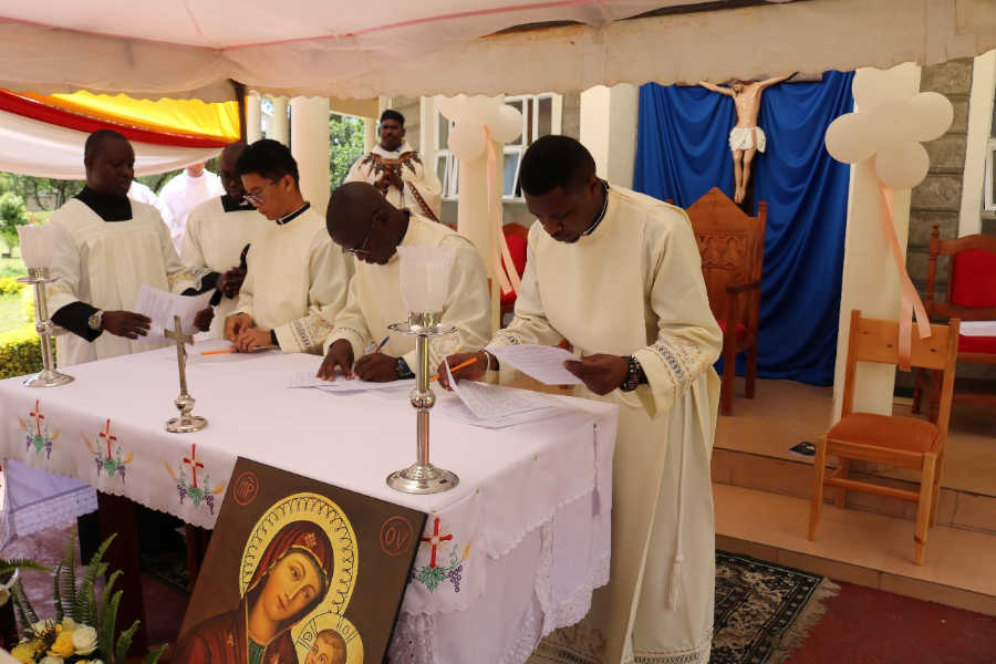 Kenya: A Nairobi la Professione perpetua di tre chierici 
