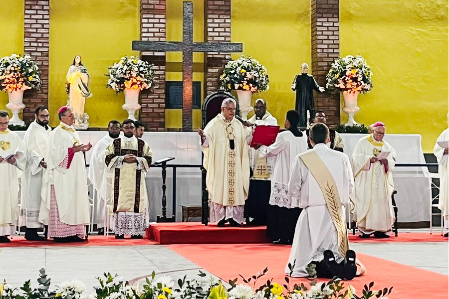 Brasile Nord: A Niterói l'ordinazione sacerdotale di Henrique Fortes de Almeida Francioni Gama