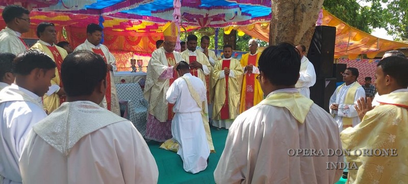 INDIA: L'ORDINAZIONE SACERDOTALE DI P. ARVIND XAXA -  23148