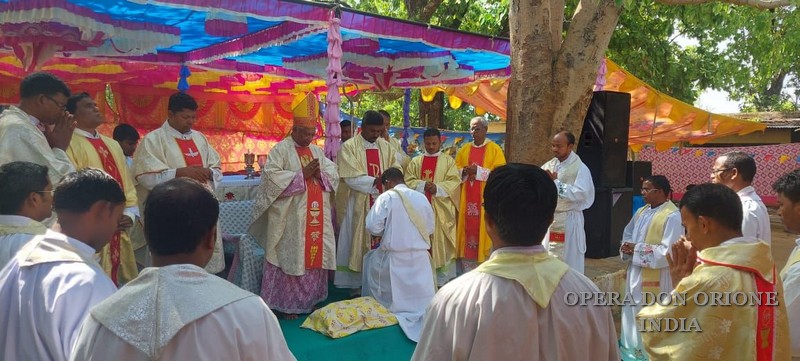 INDIA: L'ORDINAZIONE SACERDOTALE DI P. ARVIND XAXA -  23149