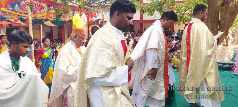 INDIA: L'ORDINAZIONE SACERDOTALE DI P. ARVIND XAXA -  23150