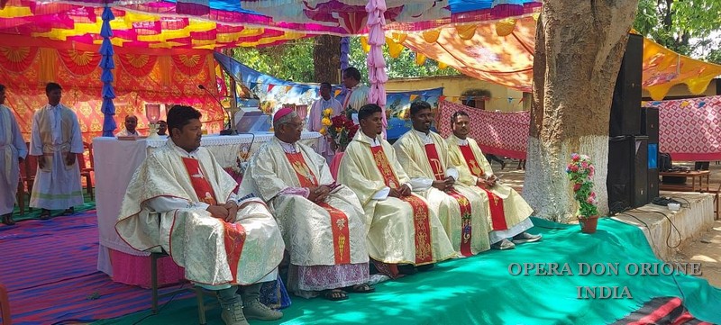 INDIA: L'ORDINAZIONE SACERDOTALE DI P. ARVIND XAXA -  23152