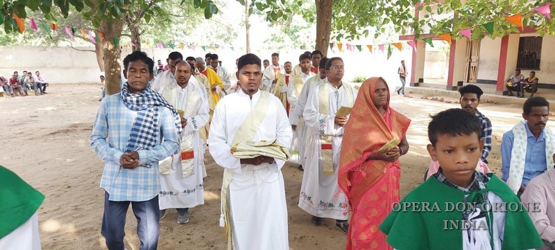 INDIA: L'ORDINAZIONE SACERDOTALE DI P. ARVIND XAXA -  23154