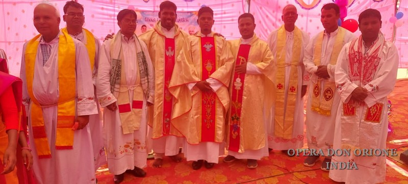 INDIA: L'ORDINAZIONE SACERDOTALE DI P. ARVIND XAXA -  23156