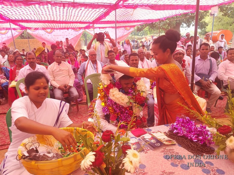 INDIA: L'ORDINAZIONE SACERDOTALE DI P. ARVIND XAXA -  23157