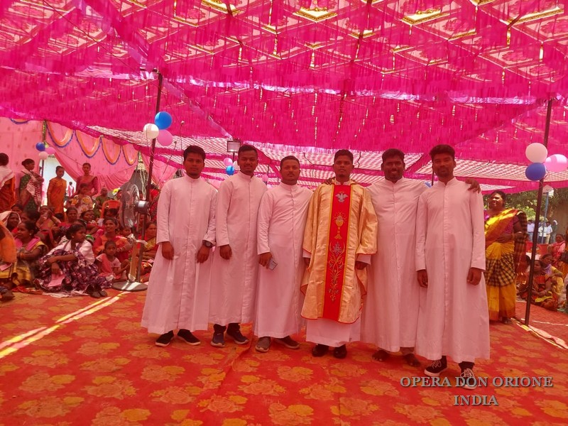 INDIA: L'ORDINAZIONE SACERDOTALE DI P. ARVIND XAXA -  23170