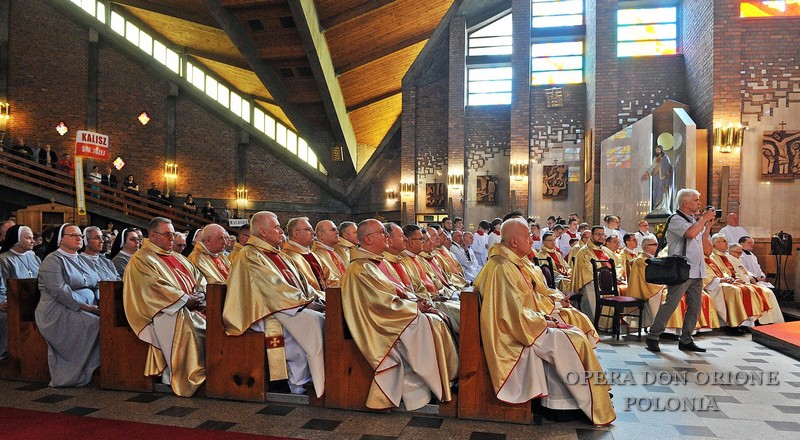 POLONIA: CELEBRATI I 100 ANNI DI PRESENZA ORIONINA -  23181