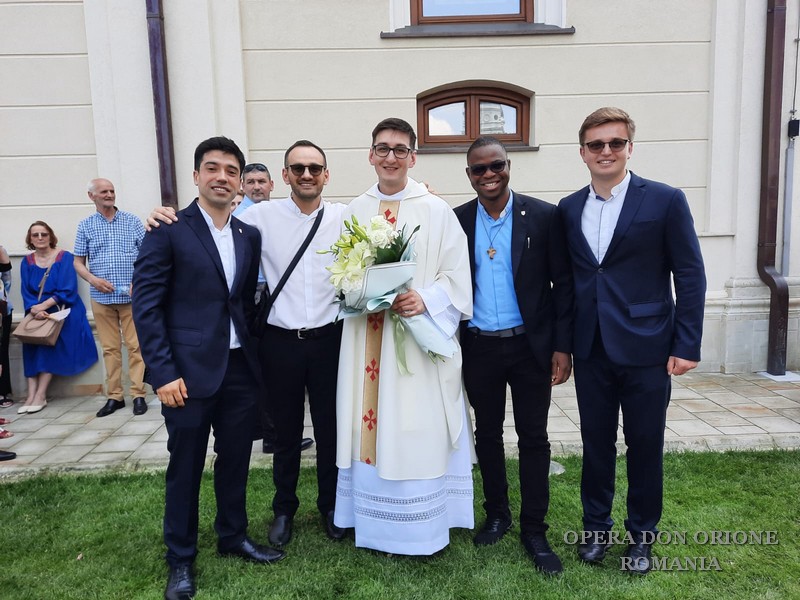 ROMANIA: L'ORDINAZINE SACERDOTALE DI DON SILVIU DUMEA -  23278