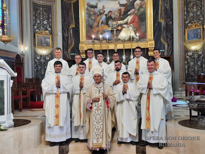 ROMANIA: L'ORDINAZINE SACERDOTALE DI DON SILVIU DUMEA -  23282
