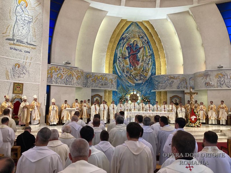 ROMANIA: L'ORDINAZINE SACERDOTALE DI DON SILVIU DUMEA -  23284