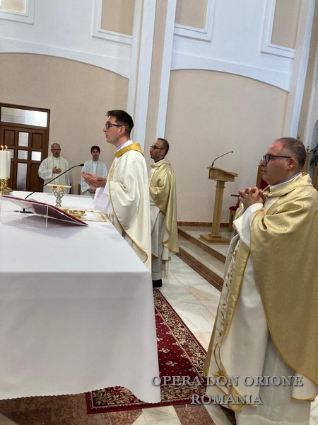 ROMANIA: L'ORDINAZINE SACERDOTALE DI DON SILVIU DUMEA -  23285