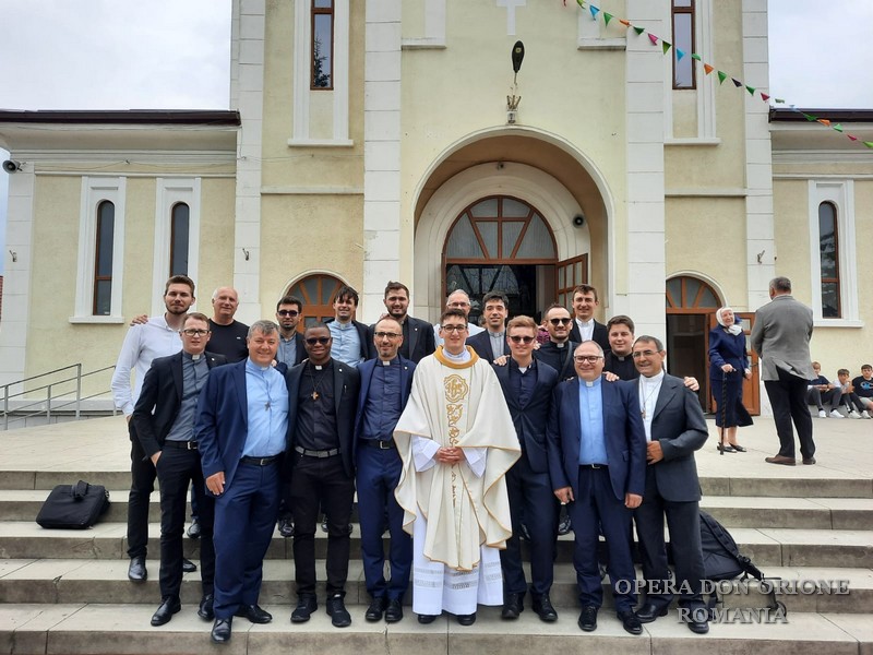 ROMANIA: L'ORDINAZINE SACERDOTALE DI DON SILVIU DUMEA -  23286