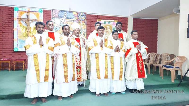 INDIA: L'ORDINAZIONE DIACONALE DI JOHN DAISTON -  23317