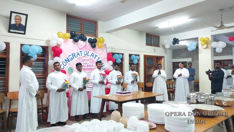 INDIA: L'ORDINAZIONE DIACONALE DI JOHN DAISTON -  23318