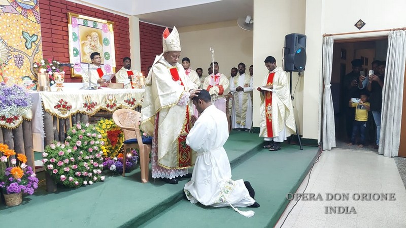 INDIA: L'ORDINAZIONE DIACONALE DI JOHN DAISTON -  23319