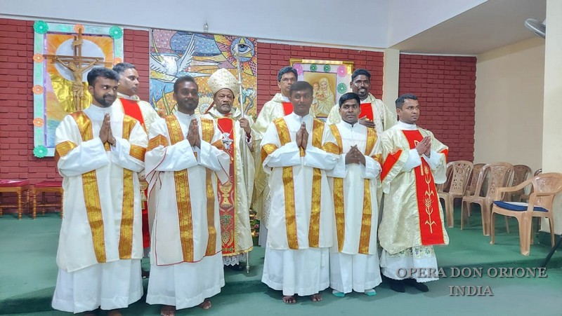 INDIA: L'ORDINAZIONE DIACONALE DI JOHN DAISTON -  23320