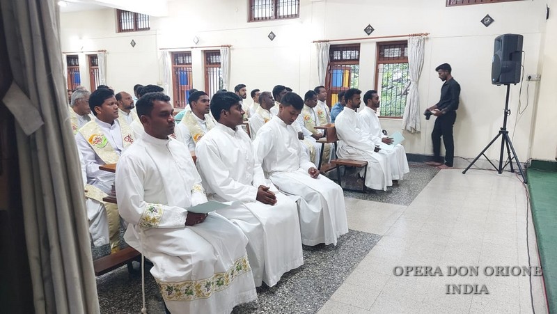 INDIA: L'ORDINAZIONE DIACONALE DI JOHN DAISTON -  23321