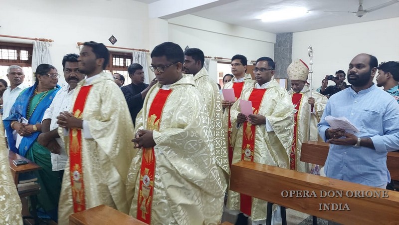 INDIA: L'ORDINAZIONE DIACONALE DI JOHN DAISTON -  23322