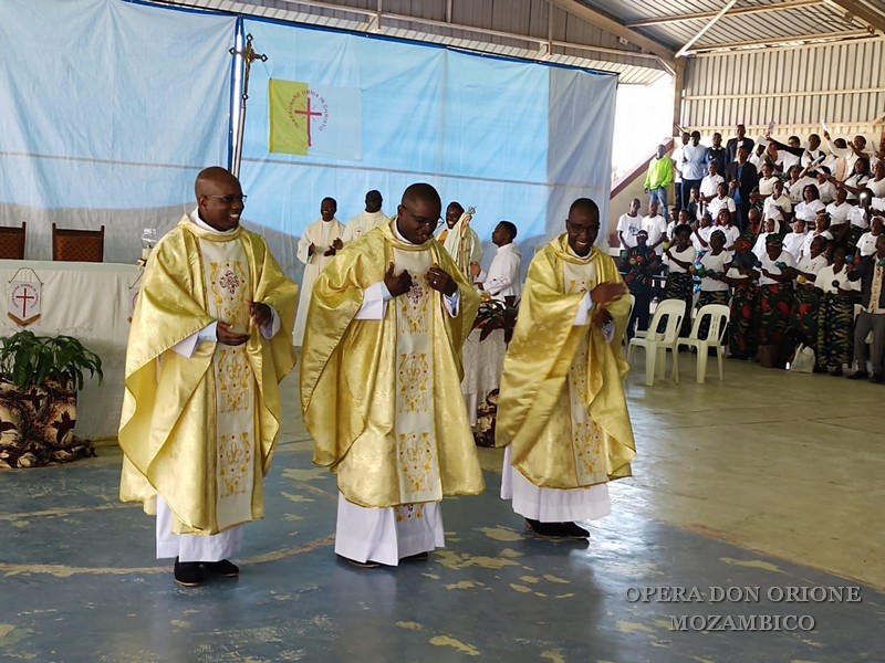 MOZAMBICO: A BEIRA ORDINATI TRE SACERDOTI ORIONINI -  23373