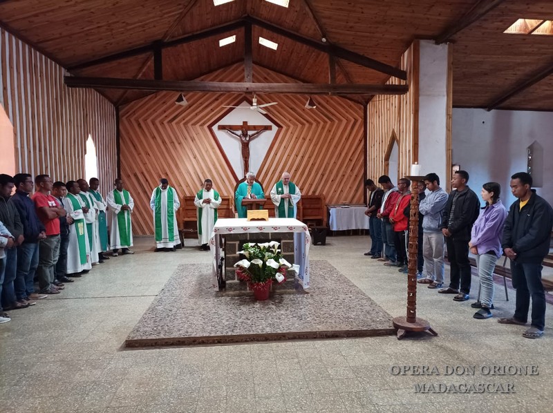 Madagascar: Gli Esercizi Spirituali dei religiosi della Delegazione malgascia -  23604