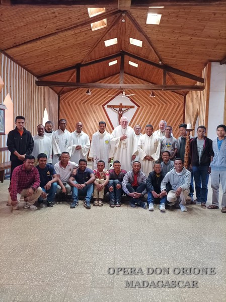 Madagascar: Gli Esercizi Spirituali dei religiosi della Delegazione malgascia -  23606