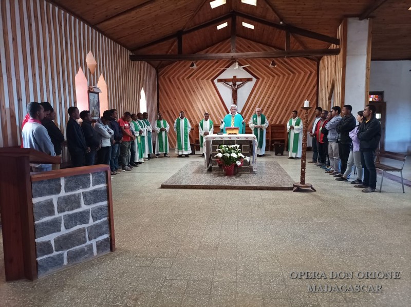 Madagascar: Gli Esercizi Spirituali dei religiosi della Delegazione malgascia -  23608
