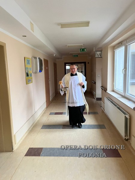 Polonia: Visita pastorale al Piccolo Cottolengo e al Centro per senzatetto di Łaźniew -  23977