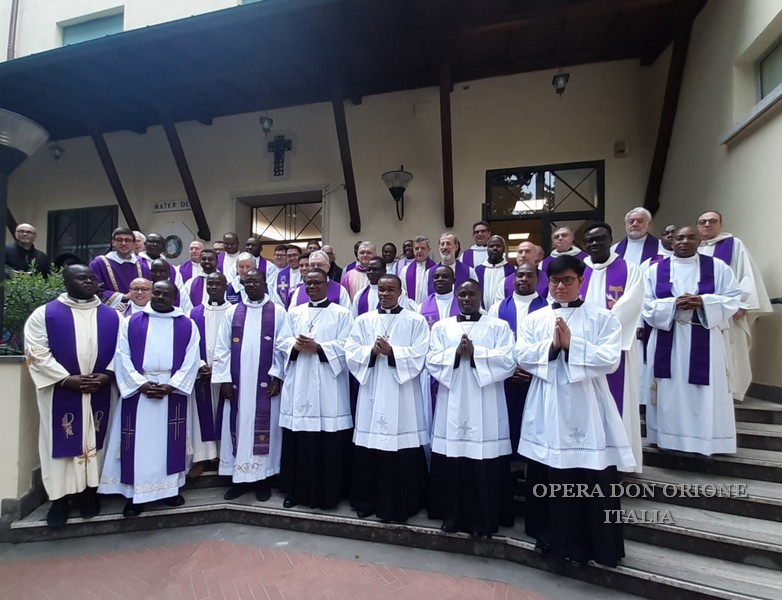Roma: Nella parrocchia Mater Dei la Professione perpetua di 4 chierici -  24090