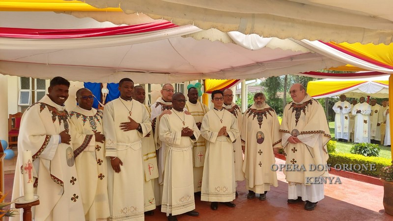 Kenya: A Nairobi la Professione perpetua di tre chierici  -  24091