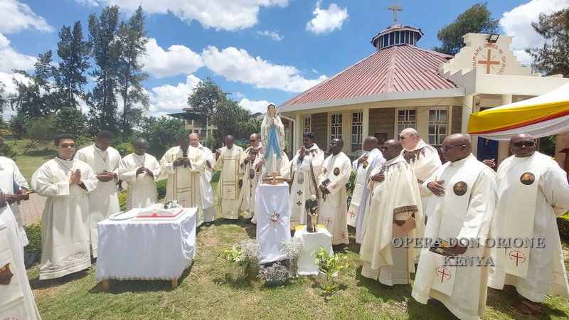 Kenya: A Nairobi la Professione perpetua di tre chierici  -  24093
