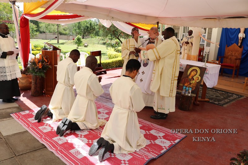 Kenya: A Nairobi la Professione perpetua di tre chierici  -  24095
