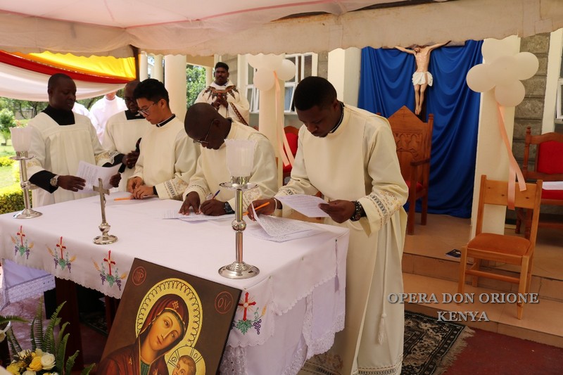 Kenya: A Nairobi la Professione perpetua di tre chierici  -  24102