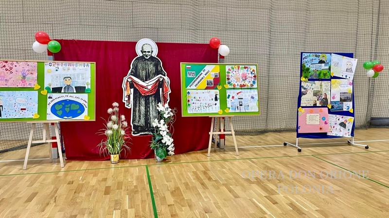 Polonia: A Zduńska Wola la Scuola Primaria ricorda il suo patrono, San Luigi Orione.  -  24157