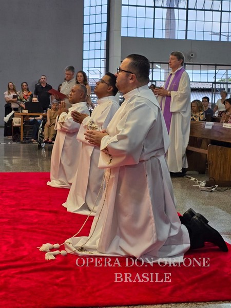 Brasile: L'ordinazione diaconale dei chierici Adriano, Júnior e Sérgio -  24175