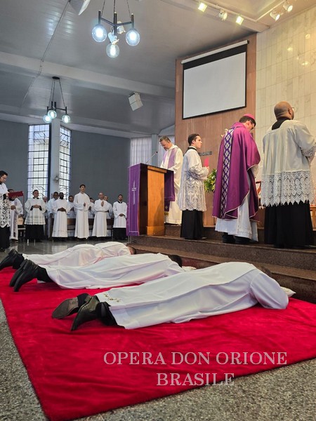Brasile: L'ordinazione diaconale dei chierici Adriano, Júnior e Sérgio -  24176