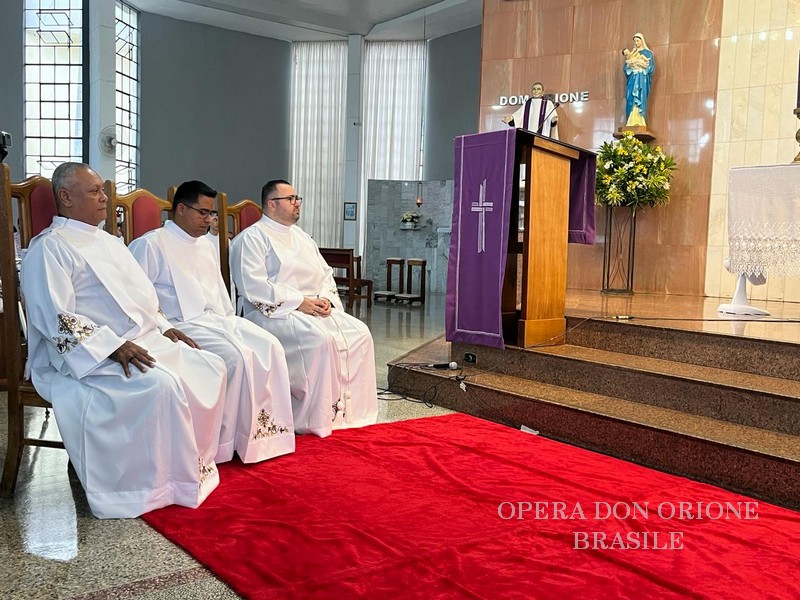 Brasile: L'ordinazione diaconale dei chierici Adriano, Júnior e Sérgio -  24178