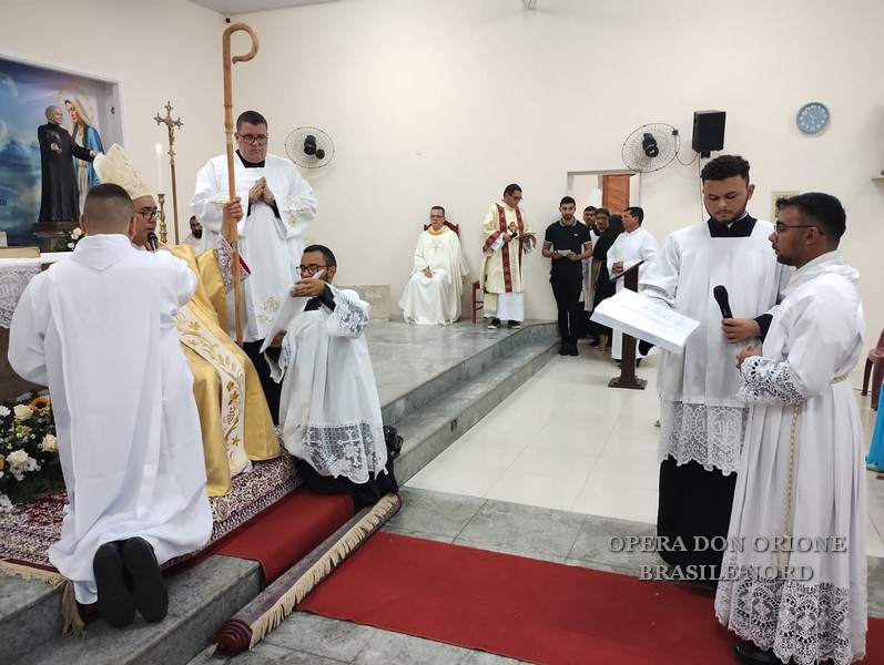 Brasile Nord: L'ordinazione diaconale del chierico Renato Ribeiro da Costa  -  24224