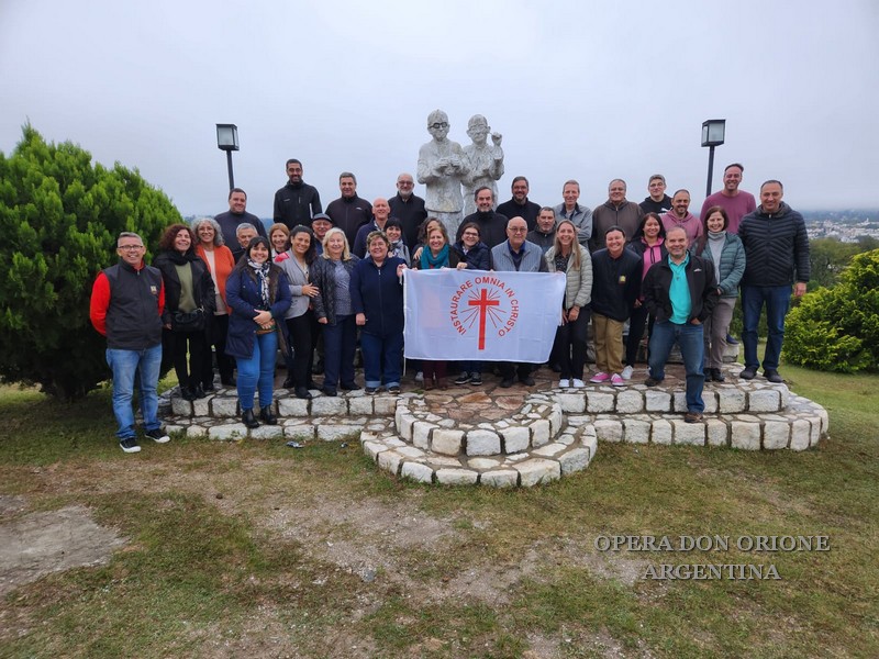 Argentina: L'incontro delle Equipe di gestione dei Cottolengo e delle Case -  24359