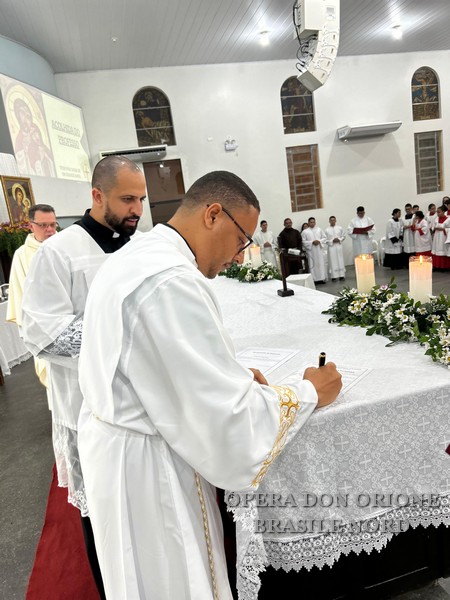 Brasile Nord: A Buritis la Professione perpetua del Chierico Diego de Lima -  24396