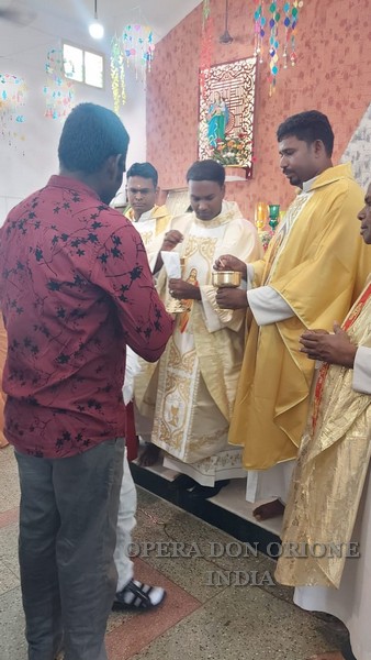 India: L'ordinazione sacerdotale del diacono Michel Raj Moyisan -  24607
