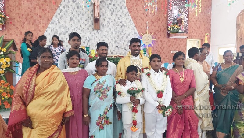 India: L'ordinazione sacerdotale del diacono Michel Raj Moyisan -  24611