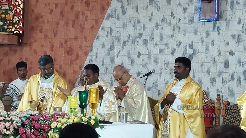 India: L'ordinazione sacerdotale del diacono Michel Raj Moyisan -  24614