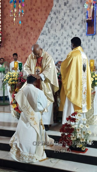 India: L'ordinazione sacerdotale del diacono Michel Raj Moyisan -  24619