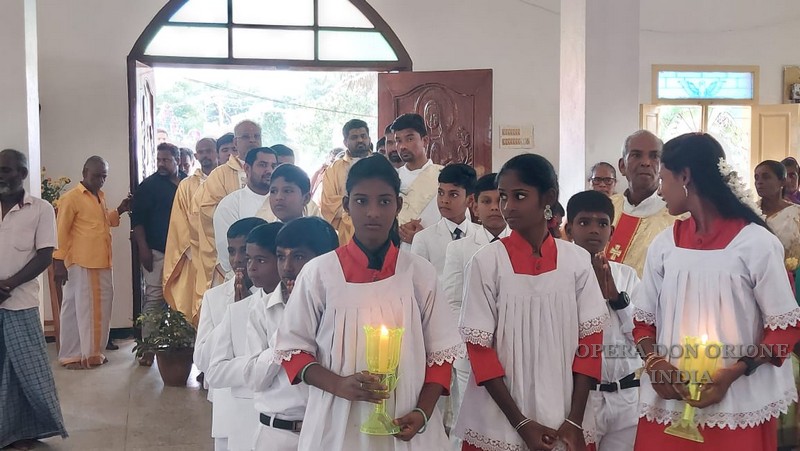India: L'ordinazione sacerdotale del diacono Michel Raj Moyisan -  24620