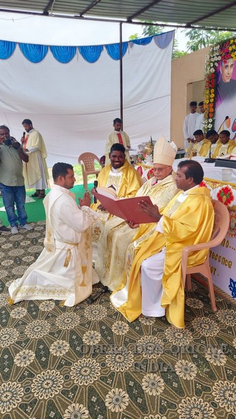 India: L'ordinazione sacerdotale del diacono Naveen Kumar Pamishetty -  24739